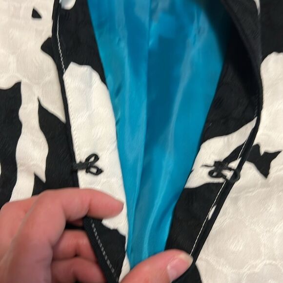 Beautiful Chico Jacket with textured print and 3/4 sleeves. - Picture 5 of 8